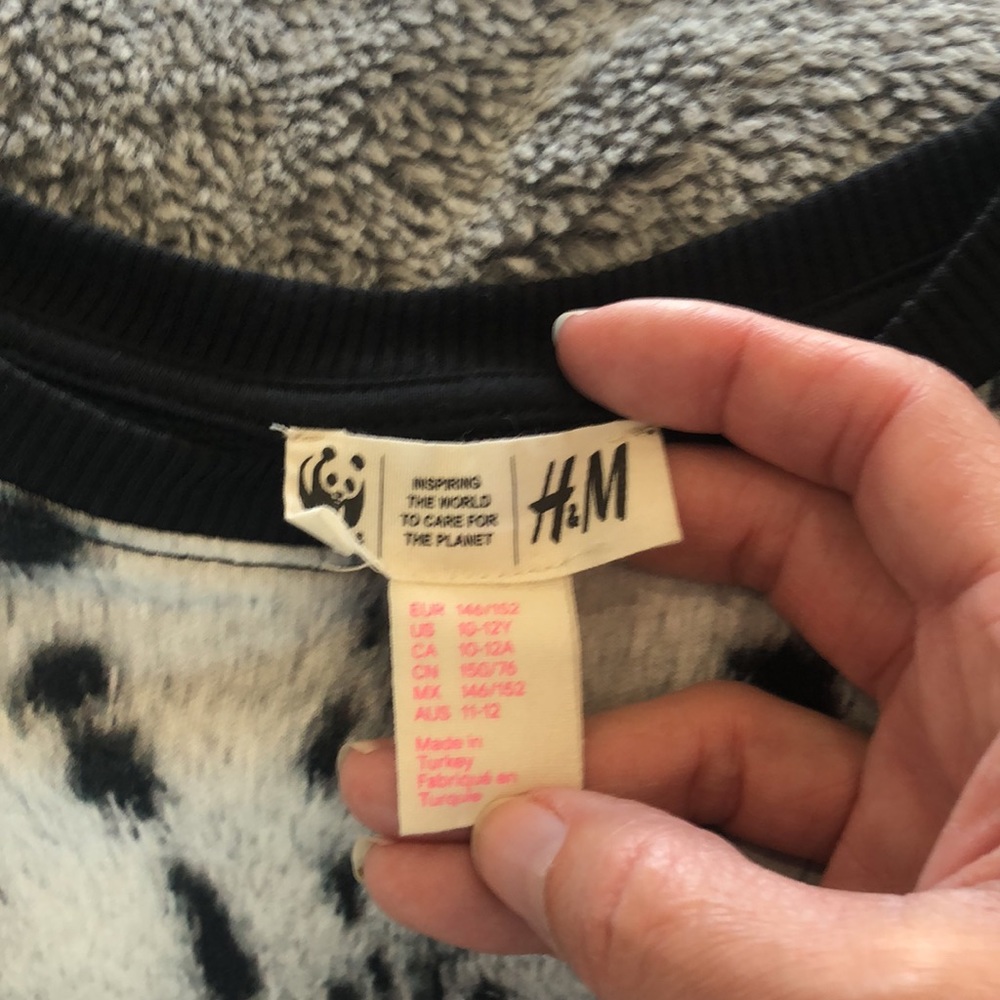 H&M girls NWOT sweatshirt - Picture 2 of 3